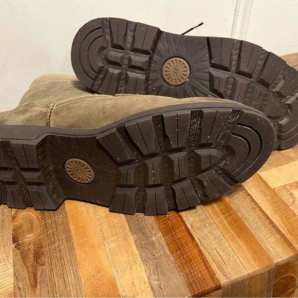 Ugg men’s lace up boot. US size 10 - Picture 4 of 6